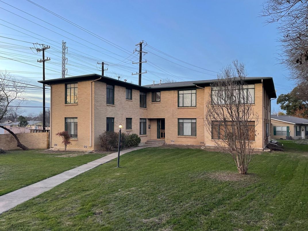 Backyard, Exterior, Facade, Brick Facade, Georgian