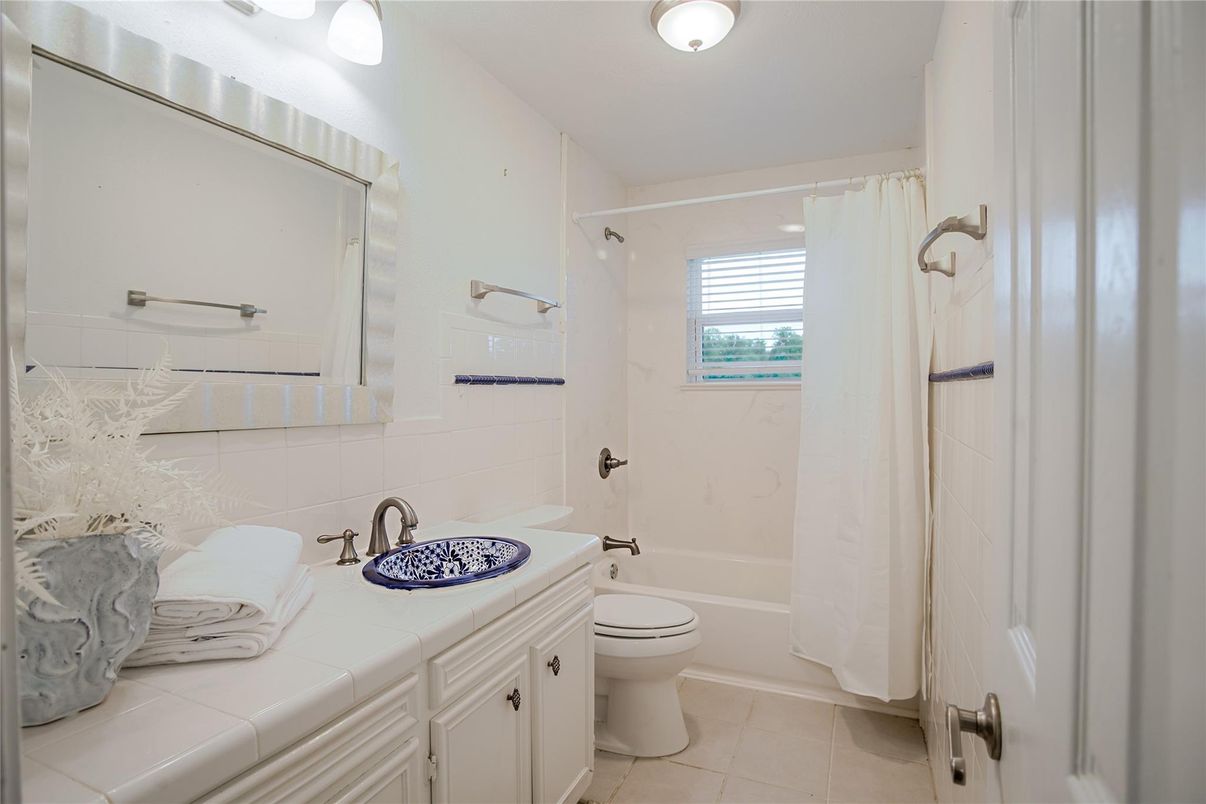 Bathroom, Interior, Tile Countertops
