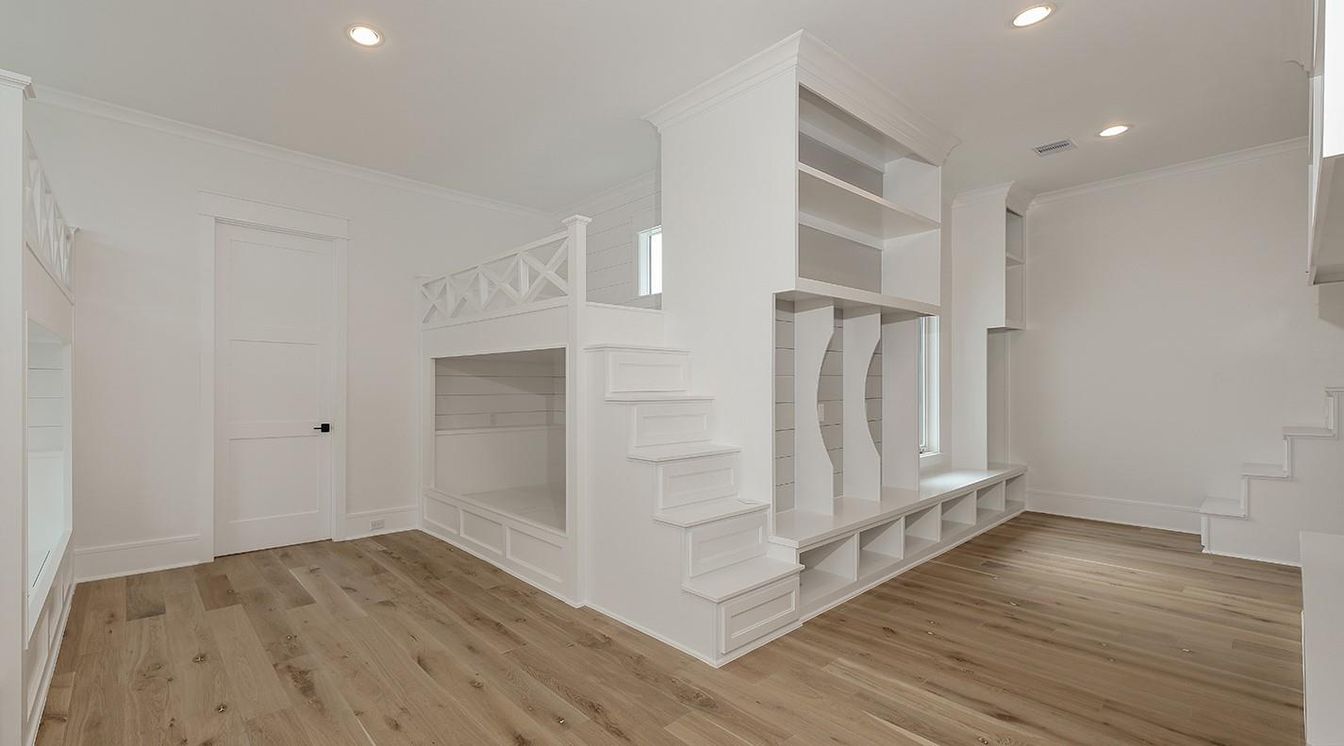 Interior, Recessed Lighting, Walk-in Closets, Wood Texture Flooring