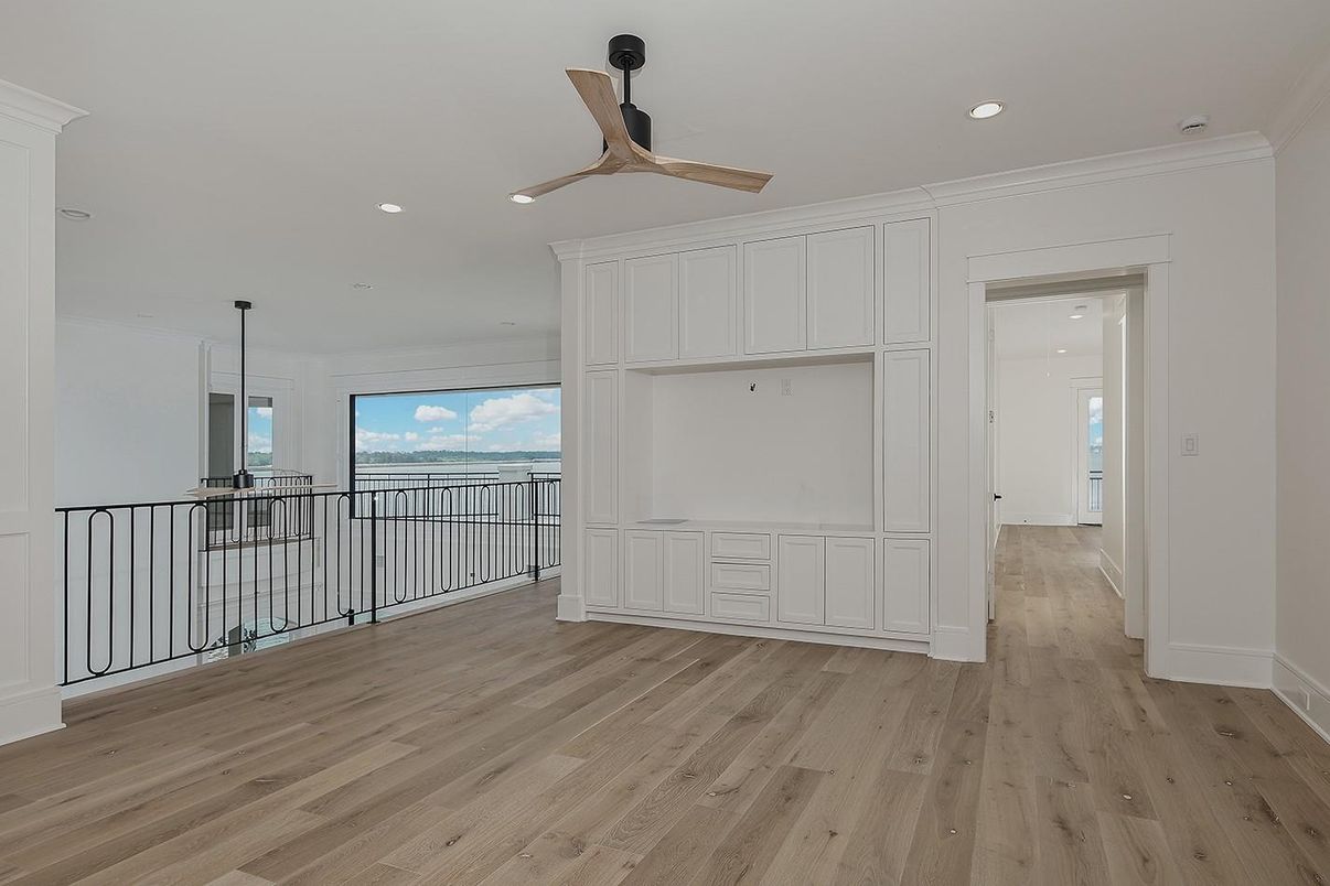Interior, Recessed Lighting, Wood Texture Flooring