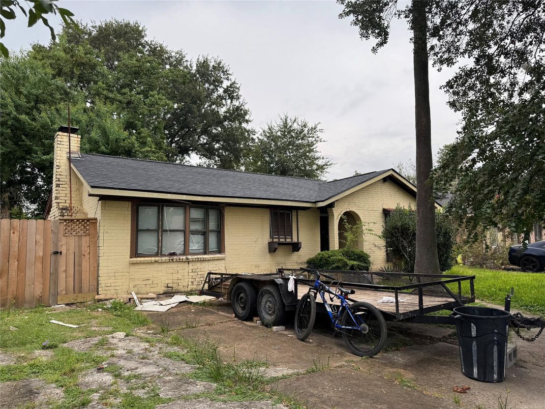 Backyard, Exterior, Facade, Ranch