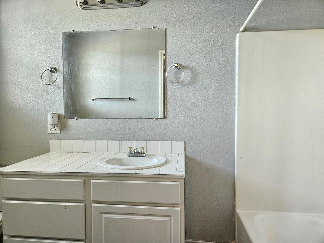 Bathroom, Interior, Tile Countertops