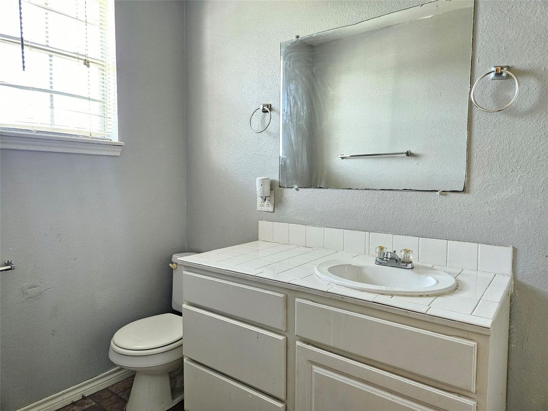 Bathroom, Interior, Tile Countertops