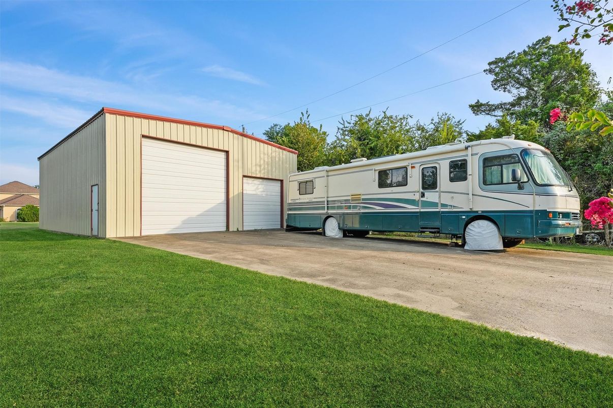 Detached Garage, Exterior