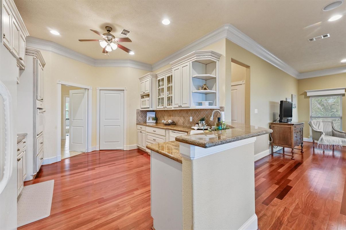 Interior, Kitchen, Recessed Lighting, Wood Texture Flooring
