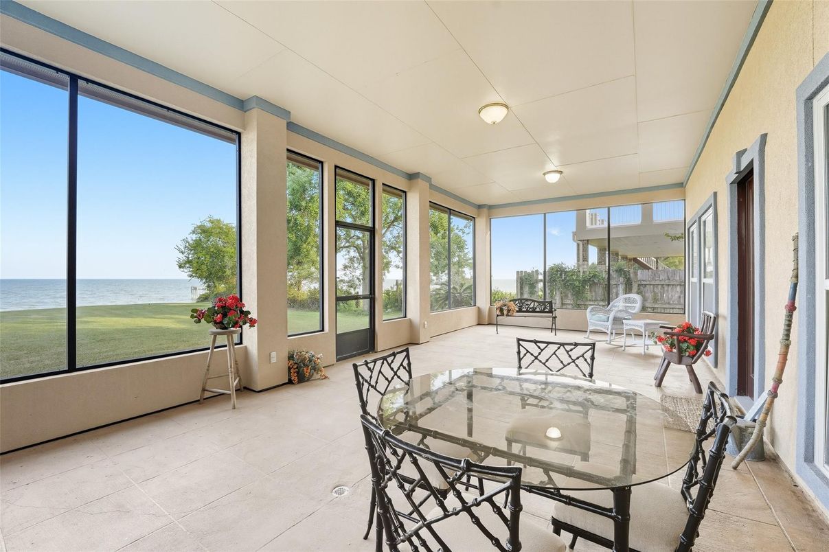 Dining room, Interior, Sun Room, Water