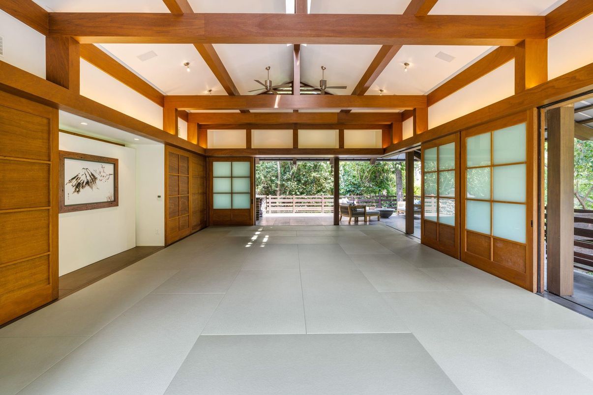 Empty room, Interior, Recessed Lighting, Wooden Beams
