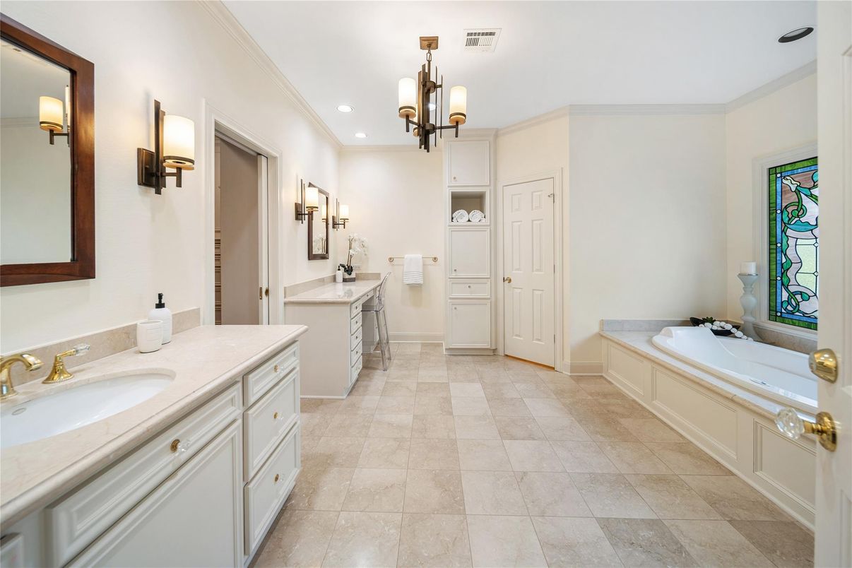 Bathroom, Dual Sink Vanities, Interior, Pendant Lights, Recessed Lighting