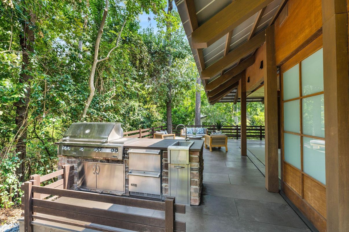 Exterior, Outdoor Kitchen