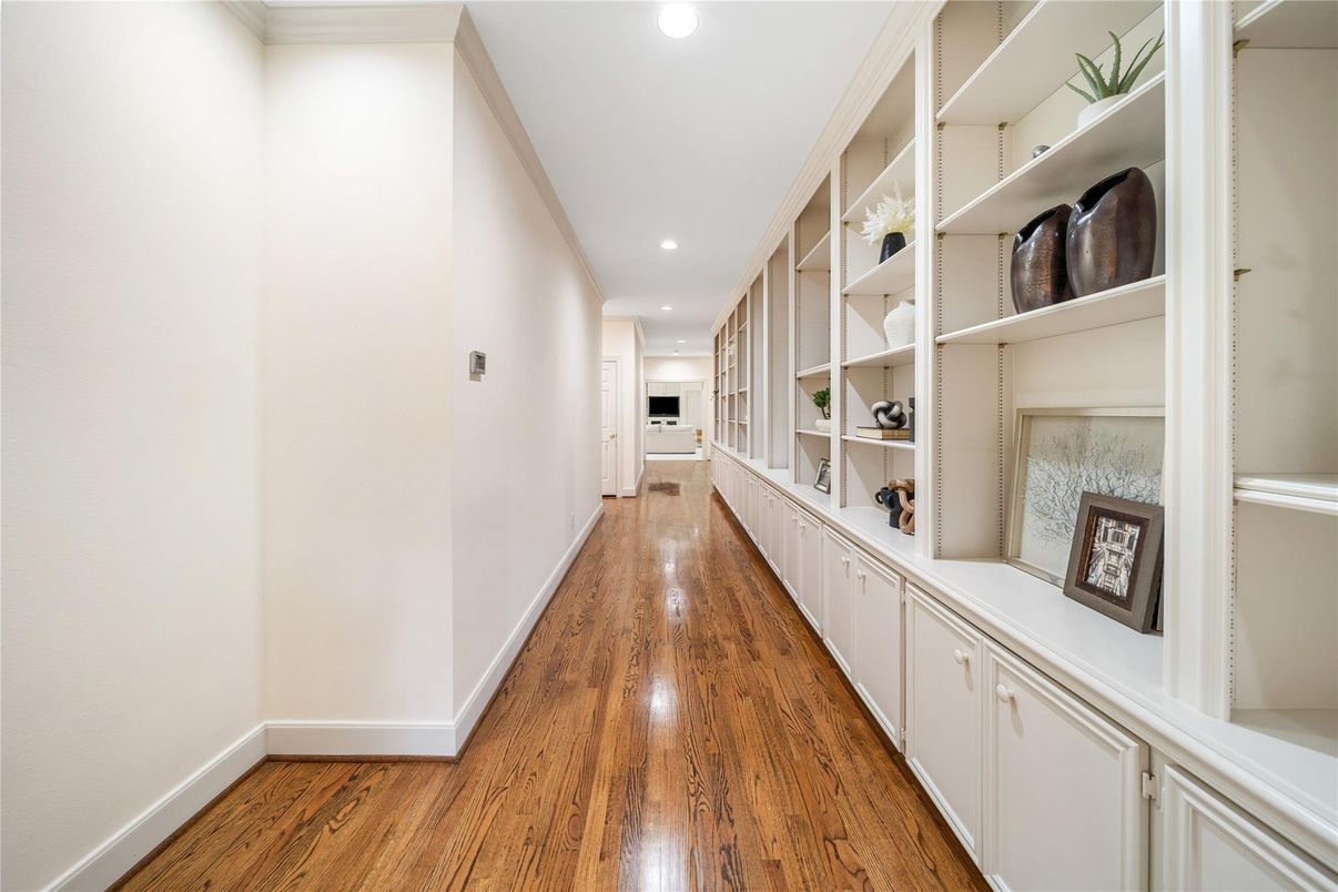 Interior, Recessed Lighting, Walk-in Closets, Wood Texture Flooring