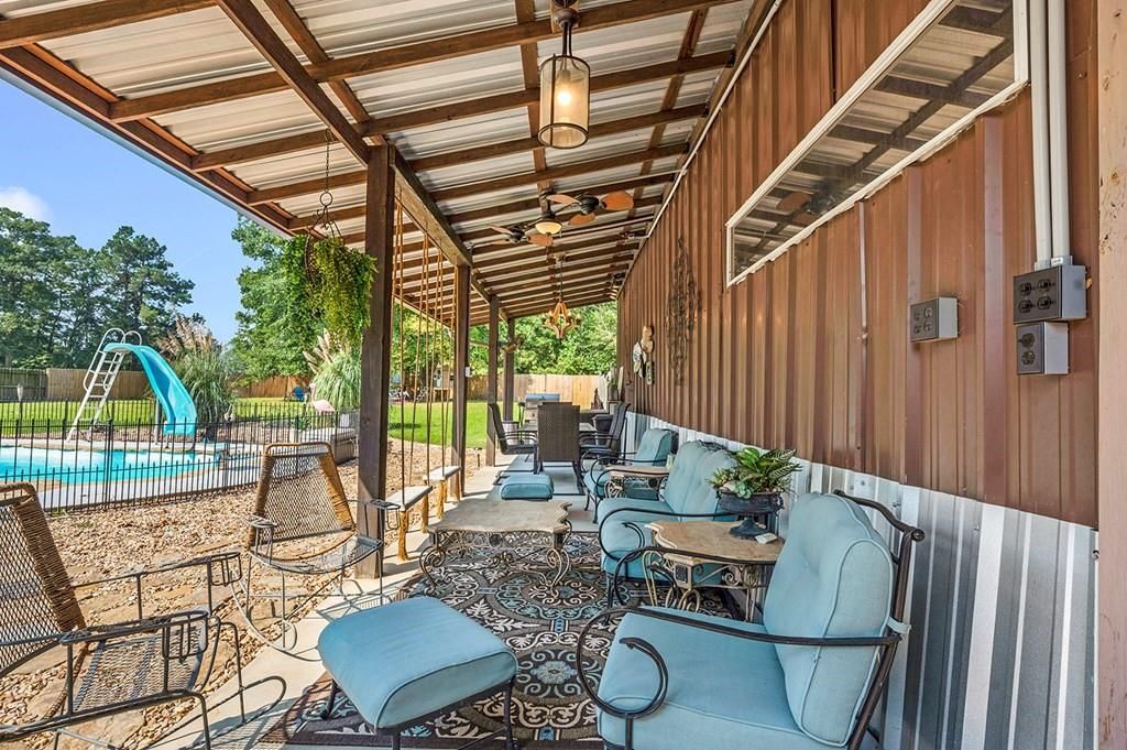 Exterior, Playground, Pool