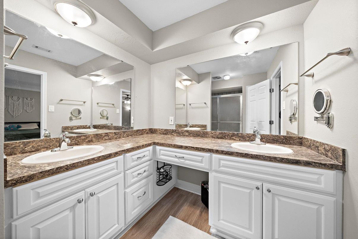 Bathroom, Dual Sink Vanities, Interior, Wood Texture Flooring