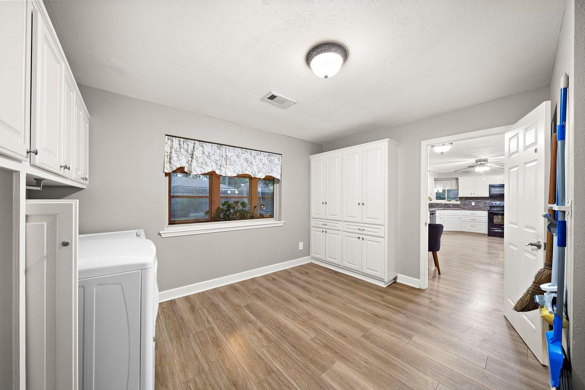 Interior, Kitchen, Washer, Wood Texture Flooring