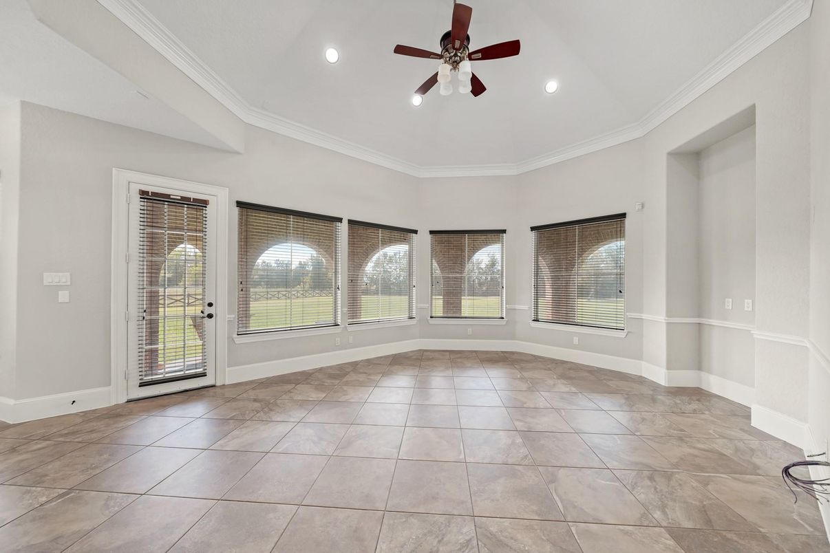 Empty room, Interior, Recessed Lighting