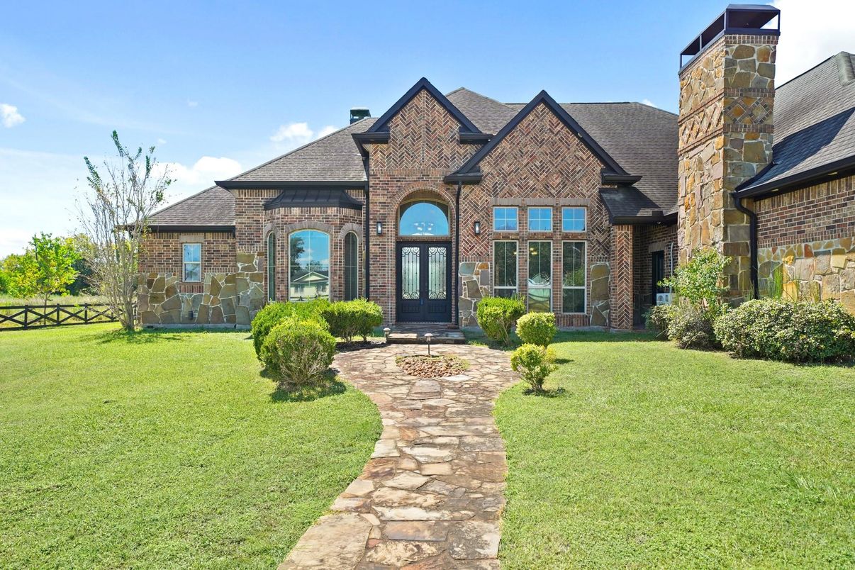 Exterior, Facade, Brick Facade, Brick Traditional