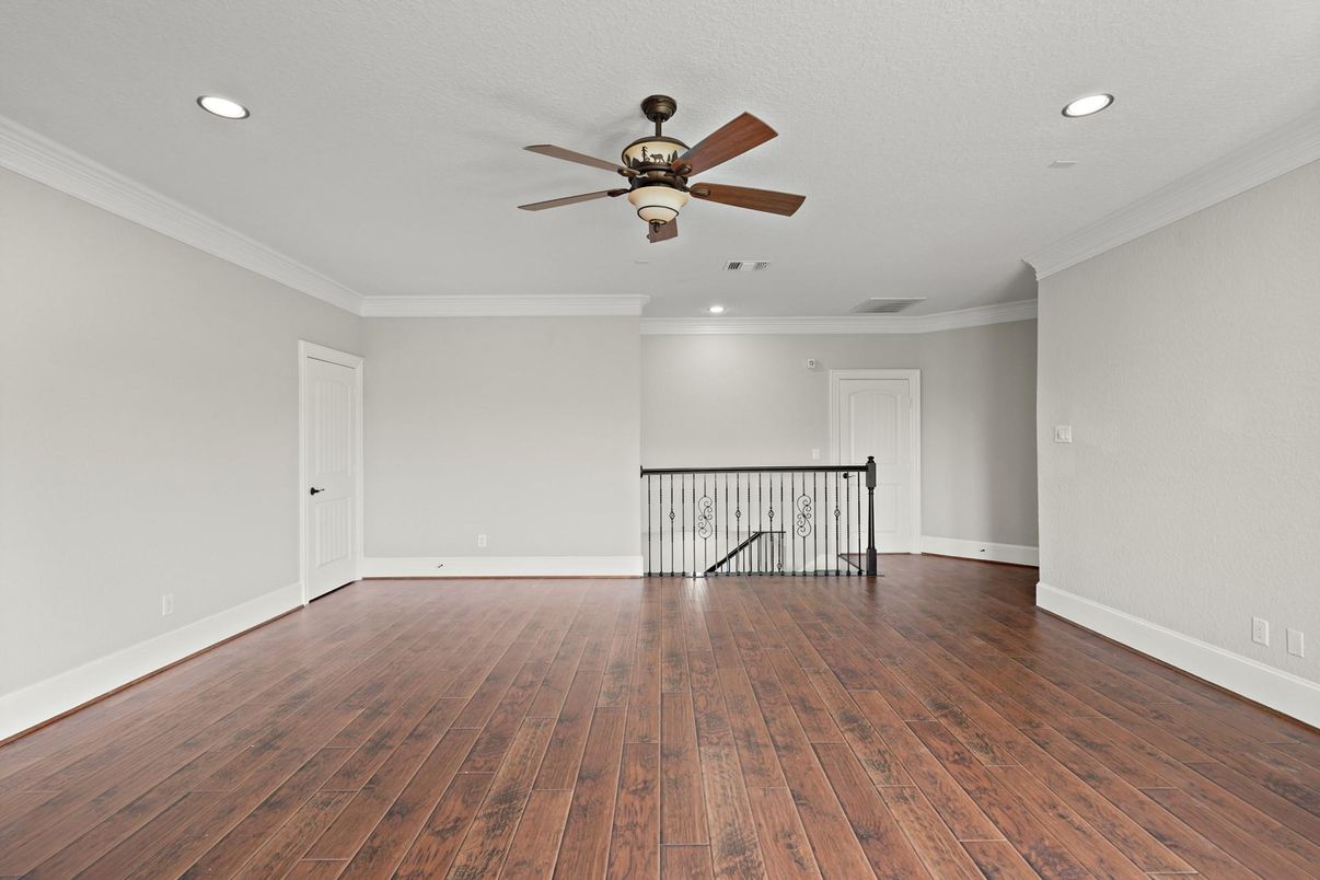 Empty room, Interior, Recessed Lighting, Wood Texture Flooring