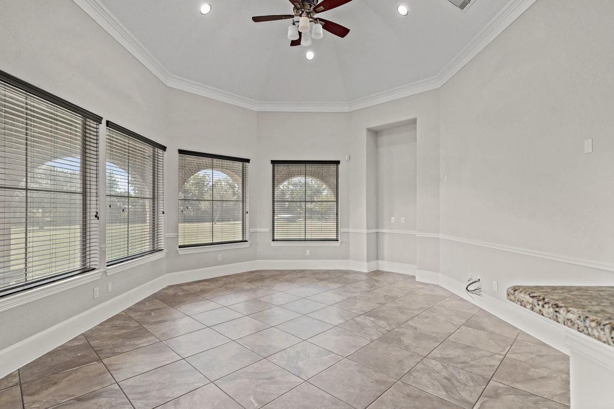 Empty room, Interior, Recessed Lighting