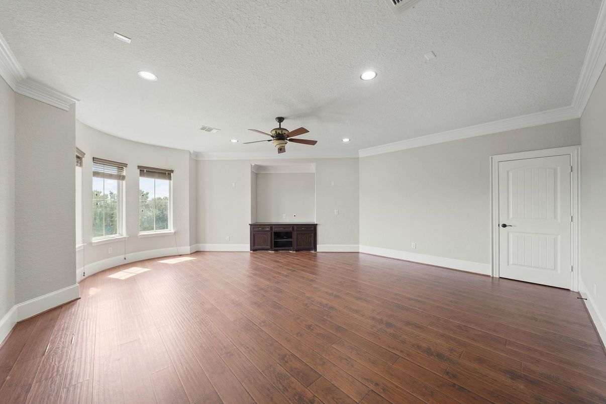 Empty room, Interior, Recessed Lighting, Wood Texture Flooring