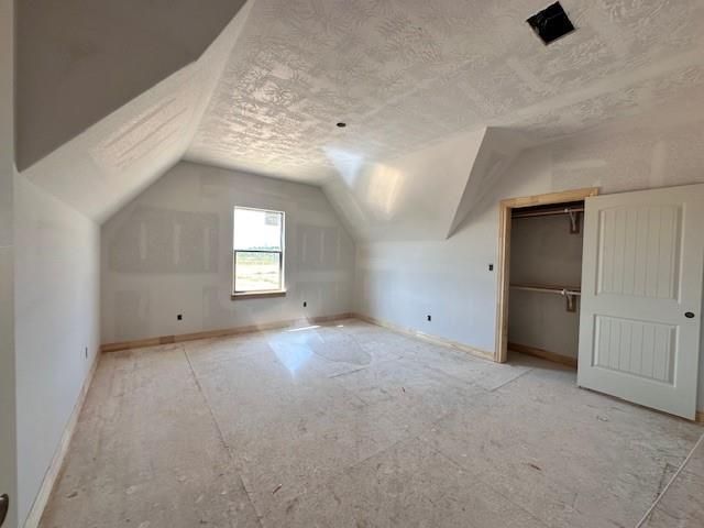 Empty room, Interior