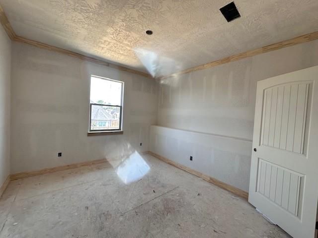 Empty room, Interior