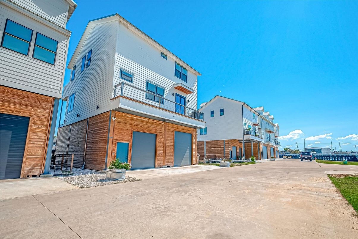 Attached, Exterior, Facade, Brick Facade, Modern