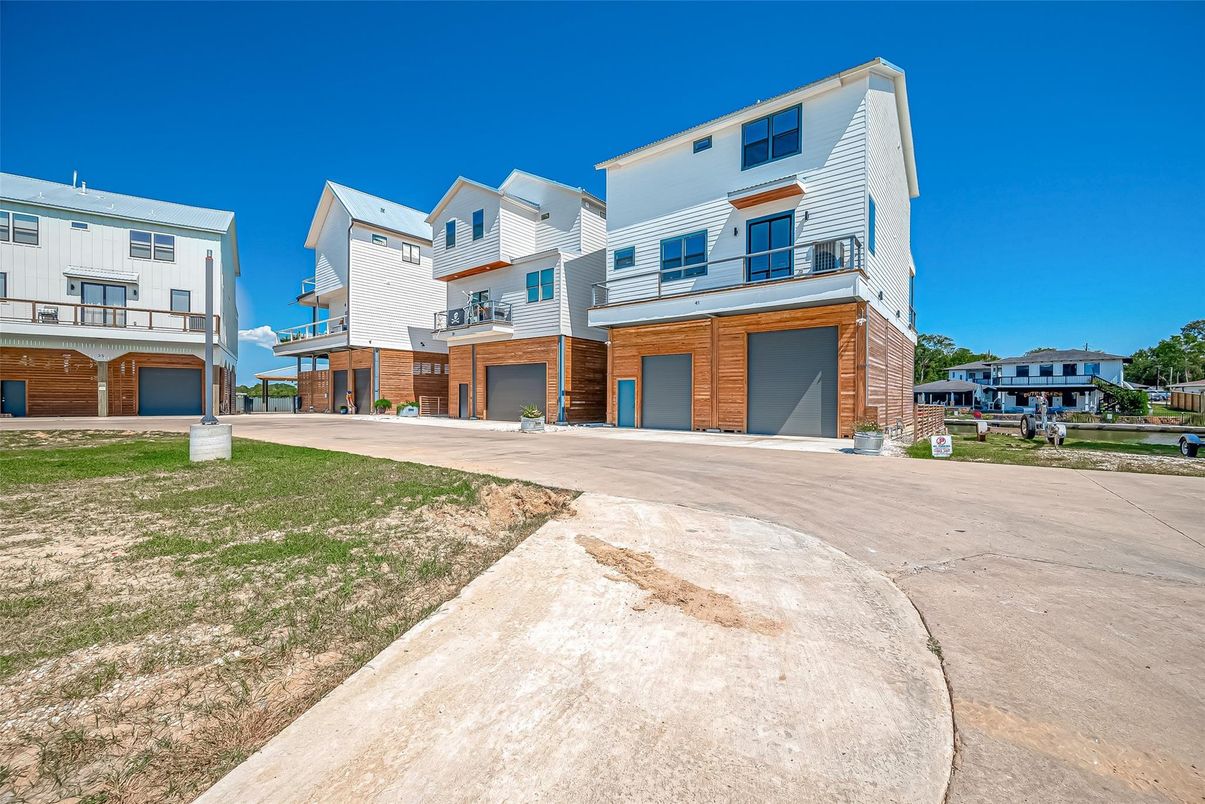 Attached, Exterior, Facade, Brick Facade, Rowhouse