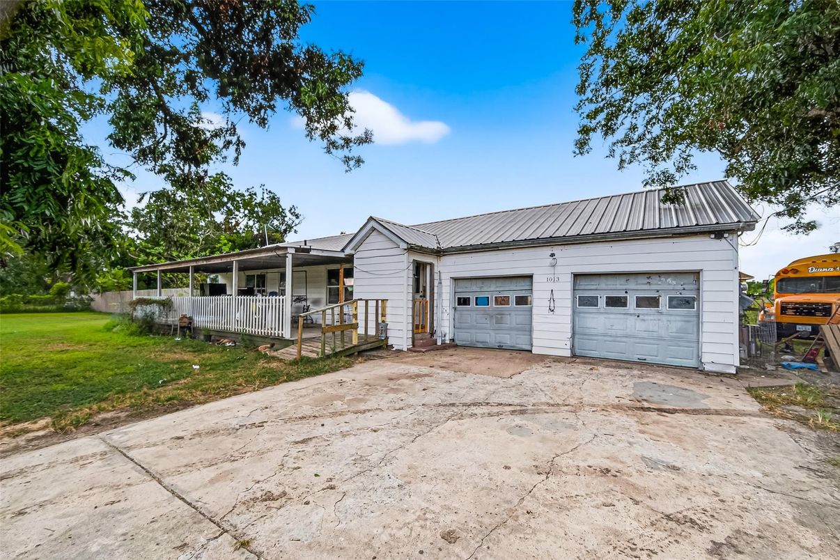 Backyard, Detached Garage, Exterior