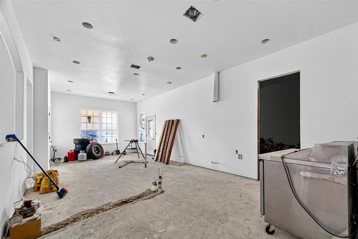 Empty room, Interior, Recessed Lighting