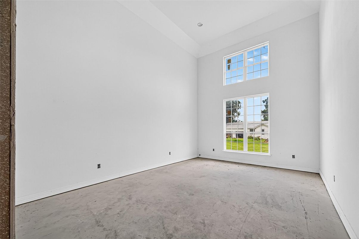Empty room, Interior