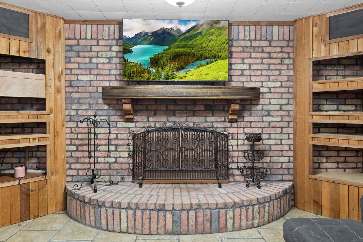 Exterior, Fireplace