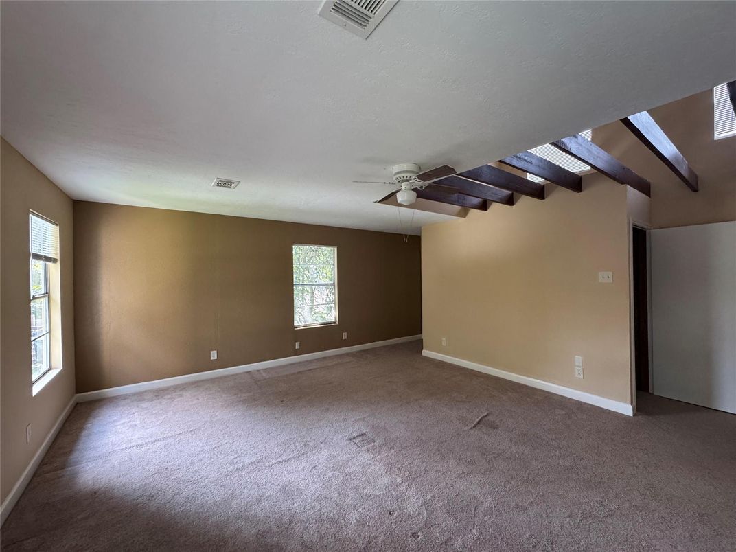 Empty room, Interior, Wooden Beams, Wooden Ceilings