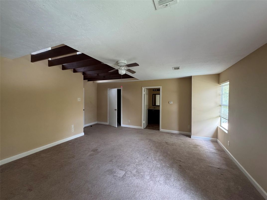 Empty room, Interior, Wooden Beams, Wooden Ceilings