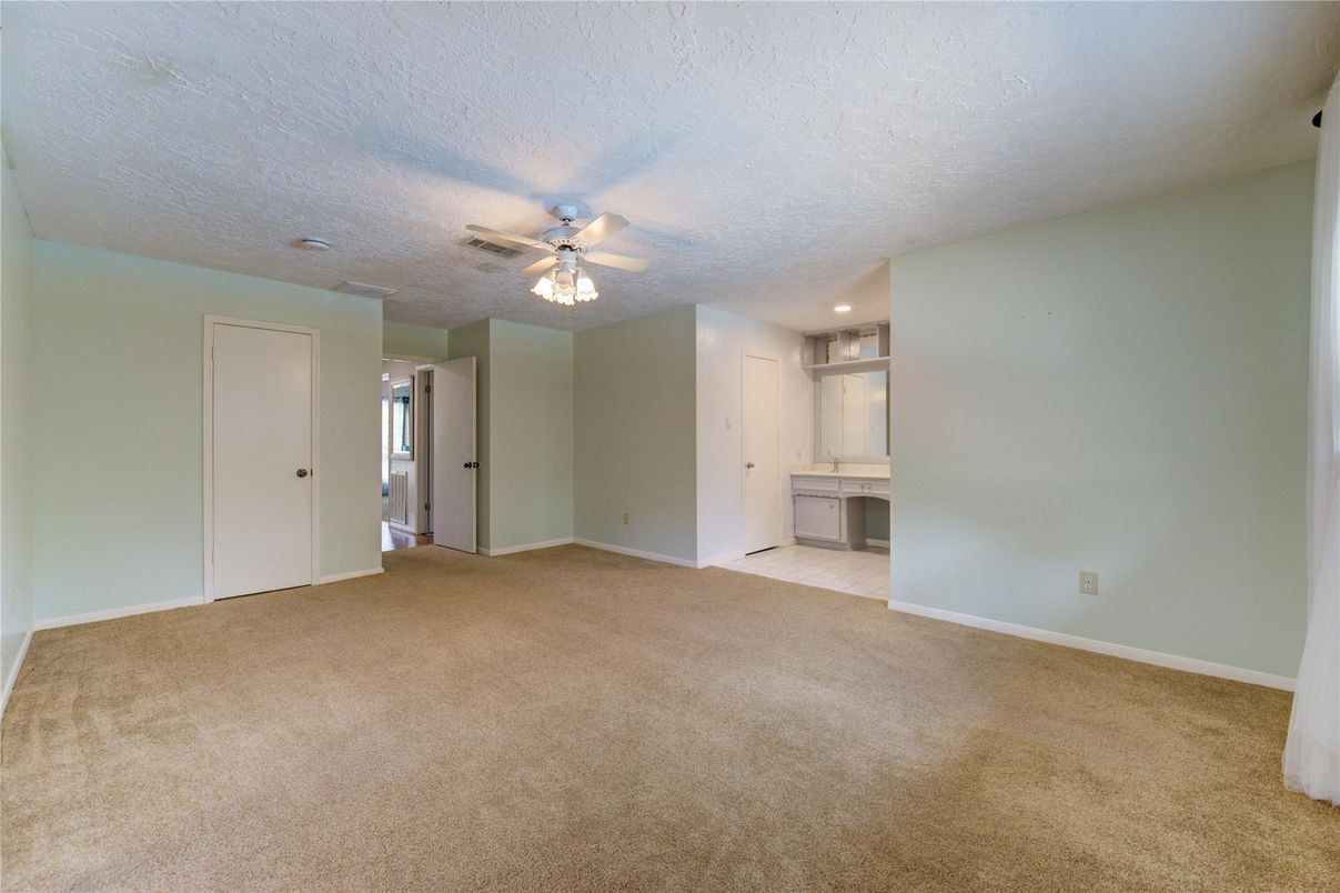 Bathroom, Empty room, Interior, Recessed Lighting