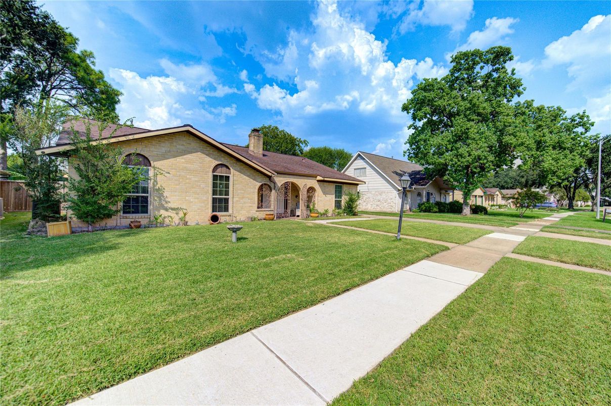 Backyard, Exterior, Facade, French Provincial