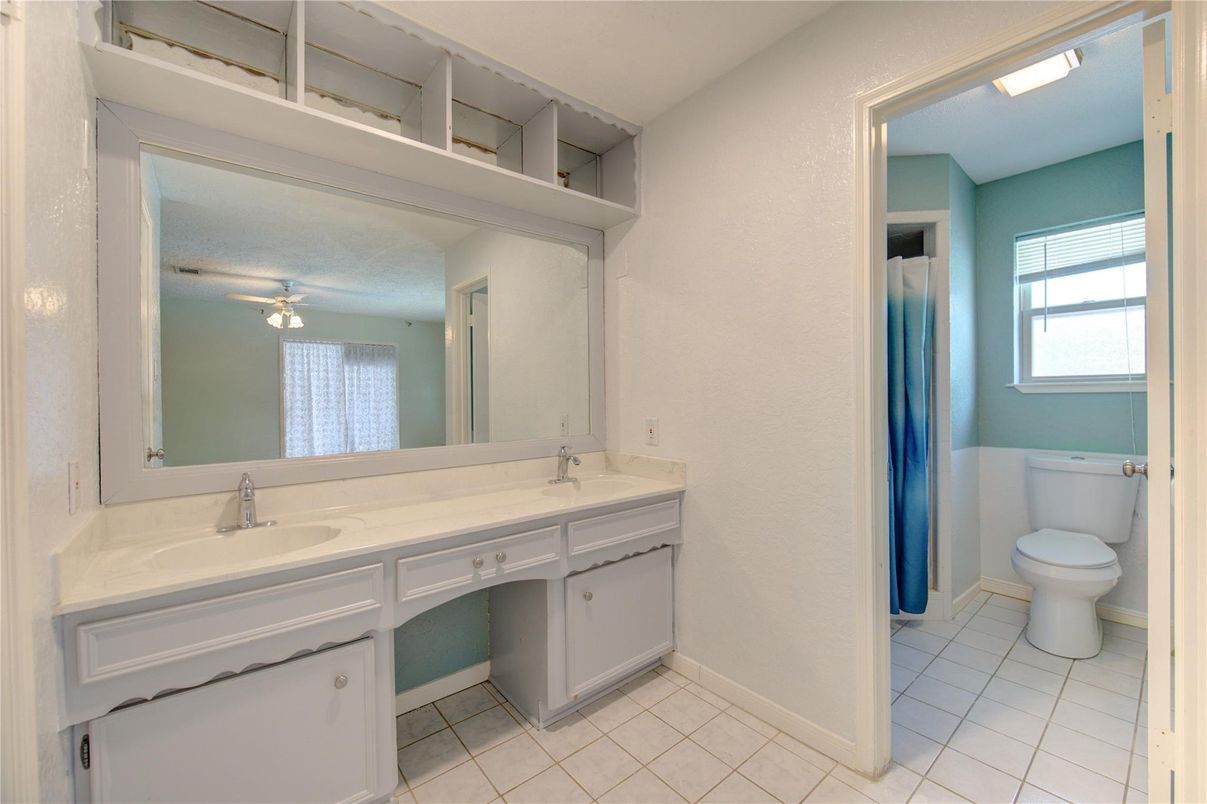 Bathroom, Dual Sink Vanities, Interior