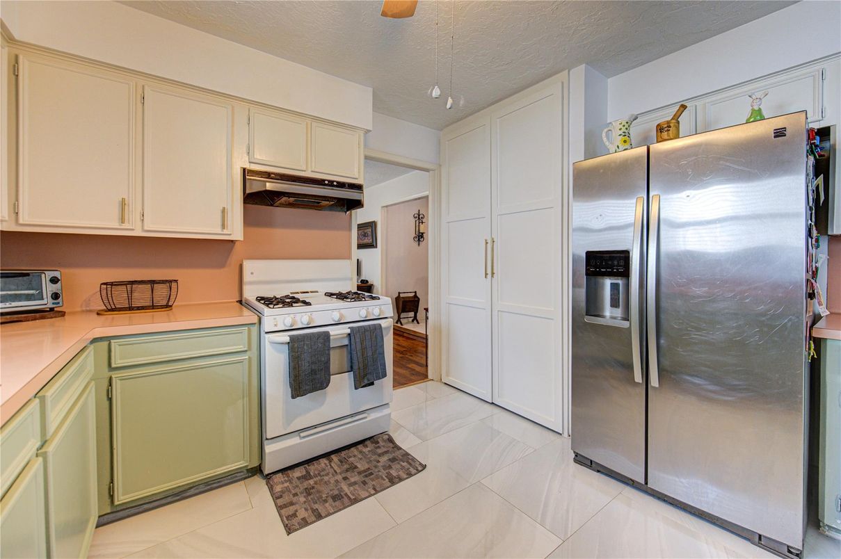 Interior, Kitchen, Stainless Steel Appliances