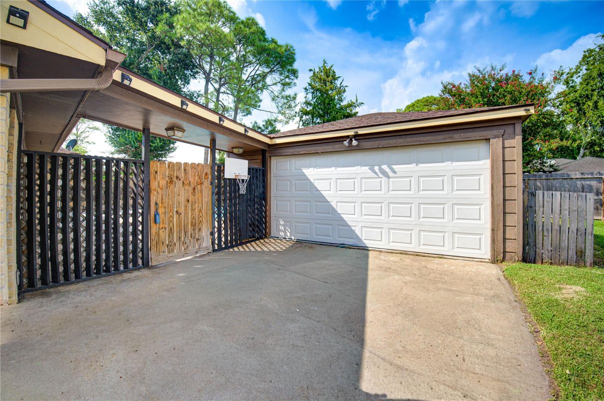 Detached Garage, Exterior