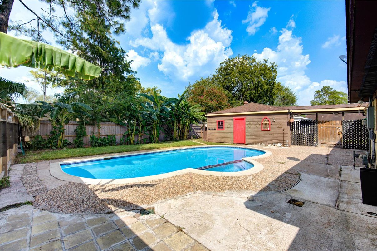 Exterior, Pool