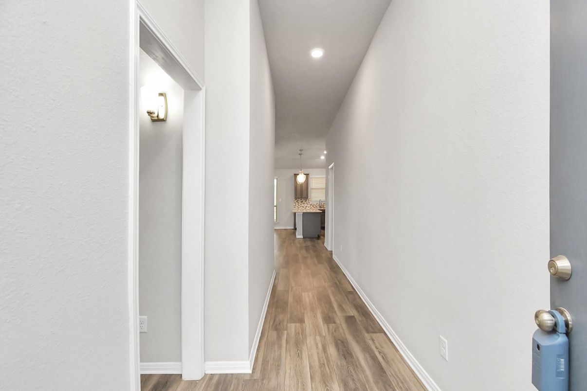 Interior, Pendant Lights, Recessed Lighting, Wood Texture Flooring