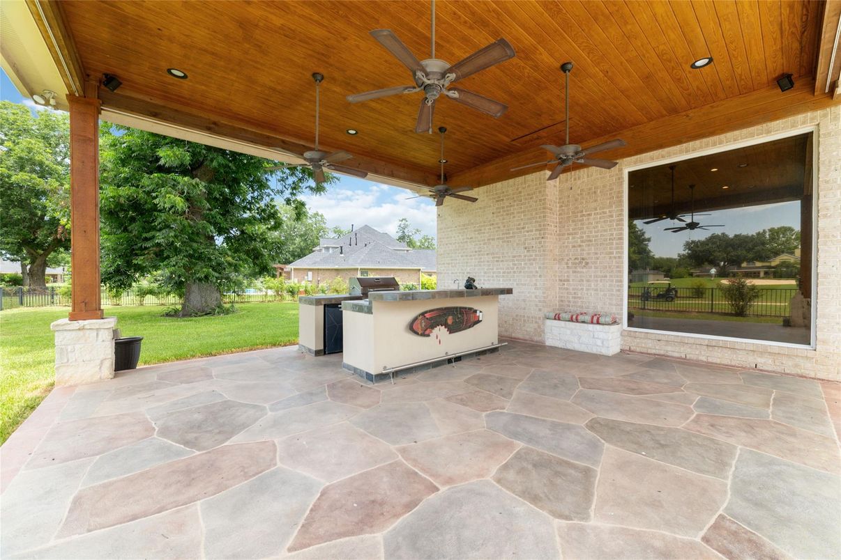 Exterior, Outdoor Kitchen