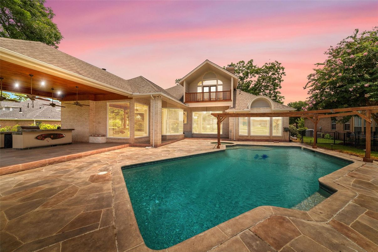Exterior, Pool