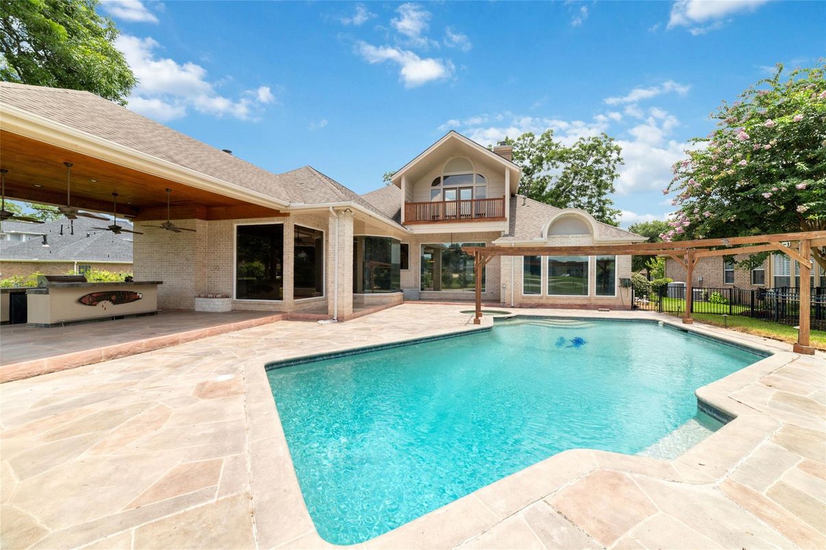 Exterior, Pool
