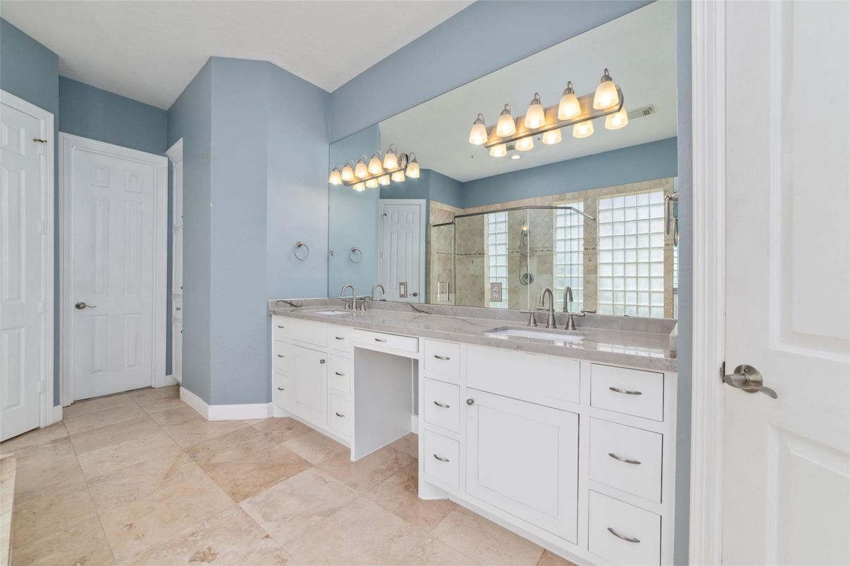 Bathroom, Dual Sink Vanities, Interior