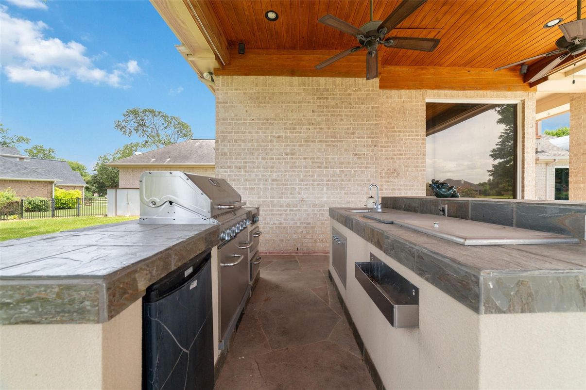 Exterior, Outdoor Kitchen