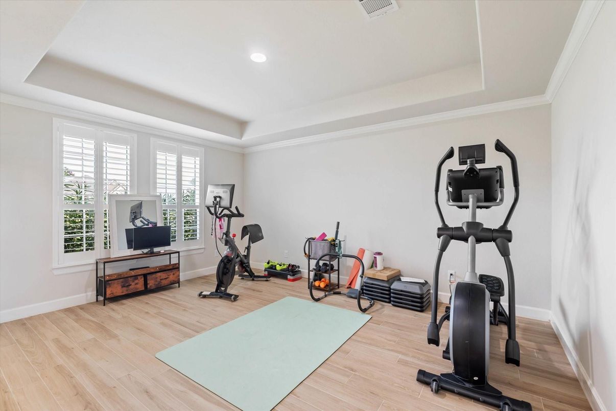 Fitness Equipment, Interior, Recessed Lighting, Wood Texture Flooring