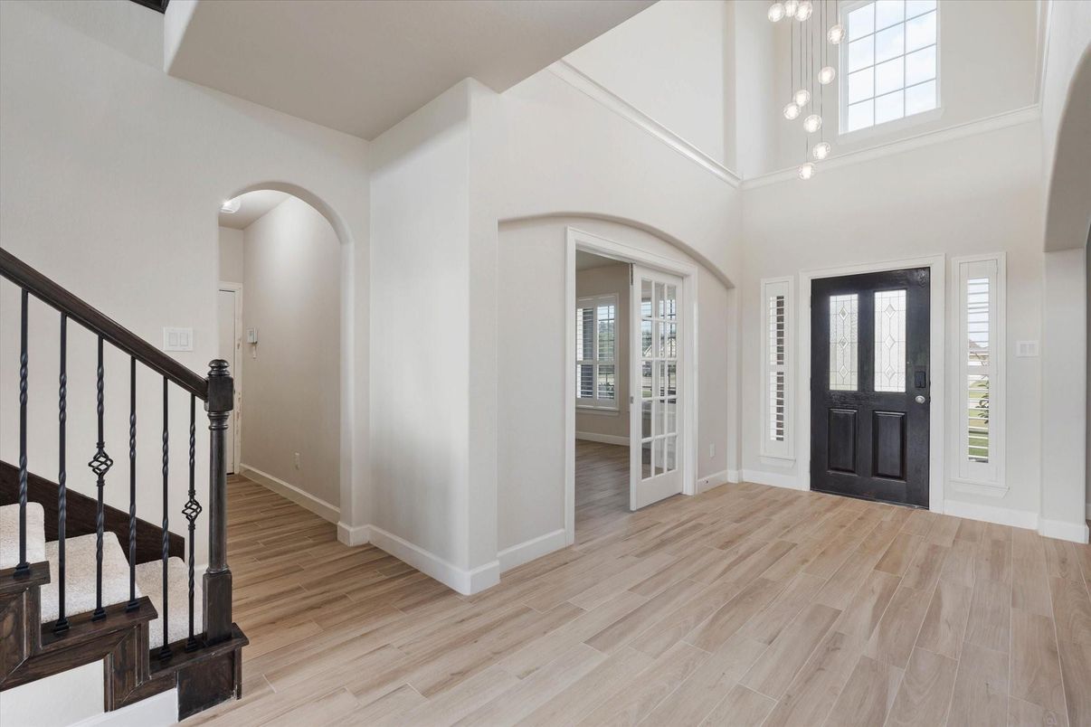 Interior, Pendant Lights, Wood Texture Flooring