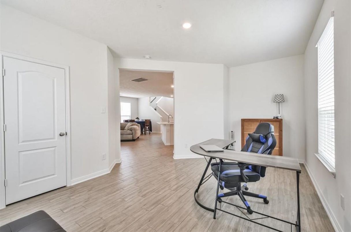 Home Office, Interior, Recessed Lighting, Wood Texture Flooring