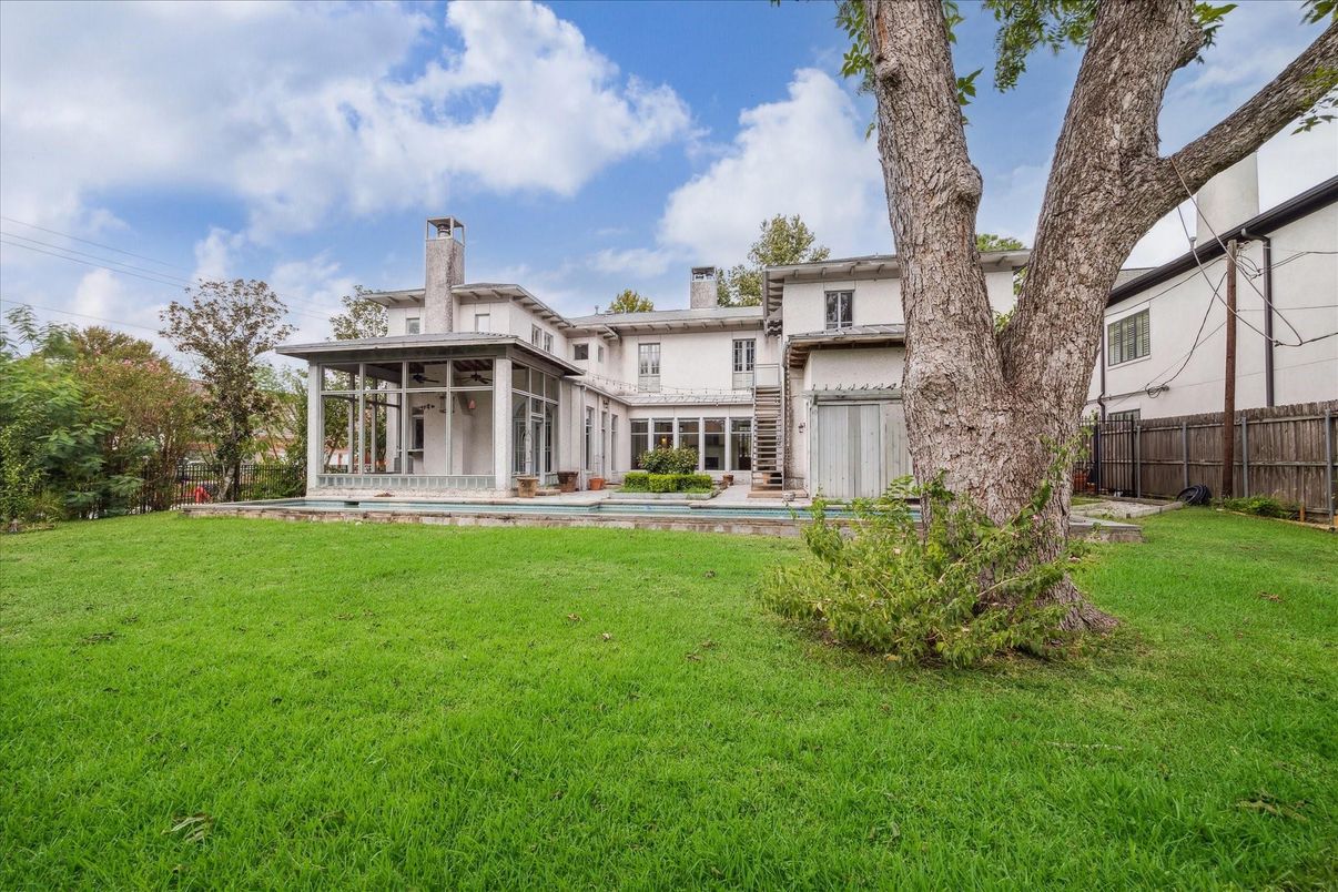 Backyard, Exterior