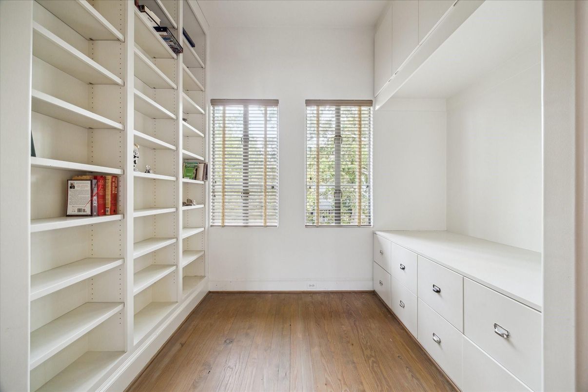 Interior, Walk-in Closets, Wood Texture Flooring