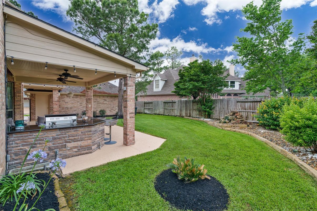 Backyard, Exterior, Outdoor Kitchen